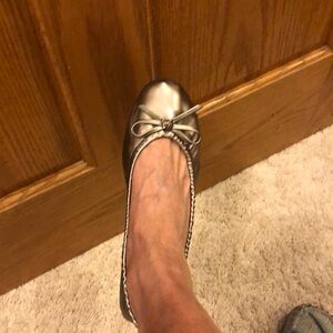 Fold up ballet slipper/flats with zippered matching pouch by Sidekicks. Size L